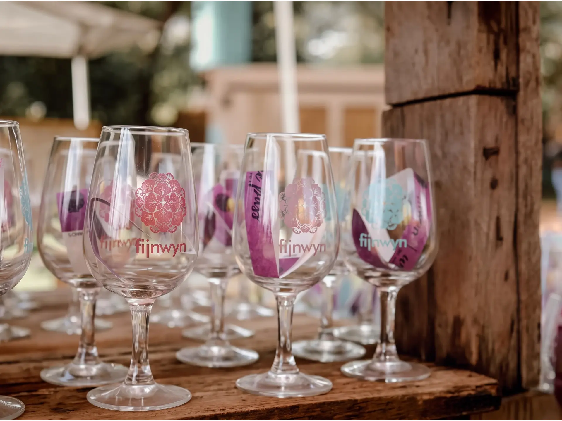 Fijnwyn wine festival tables under the oaks